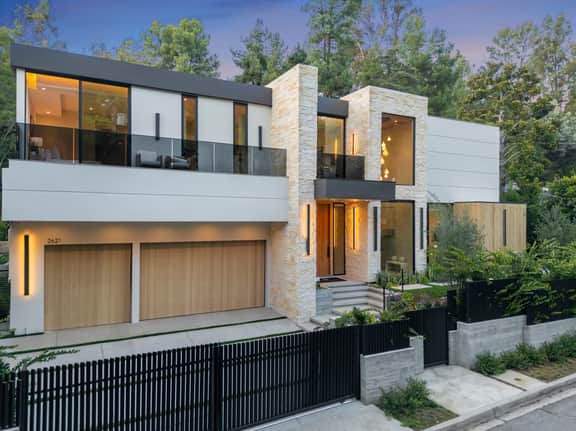 Hutton Villa - Luxury Modern Retreat in Iconic Beverly Hills Oasis - Image 4