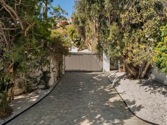 Villa Costera - Malibu Lookout Mediterranean with Multi-Level Living - Image 5