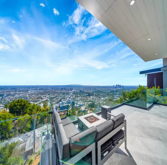 Skyview Estate - Stylish Hollywood Hideaway with Sweeping City Views - Image 2