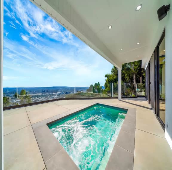 Skyview Estate - Stylish Hollywood Hideaway with Sweeping City Views - Image 4