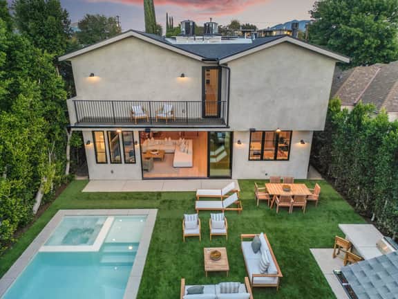 Kraft Villa - Luxury Living Redefined w/ Pool - Image 4