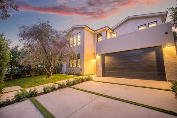 Kraft Villa - Luxury Living Redefined w/ Pool - Image 2