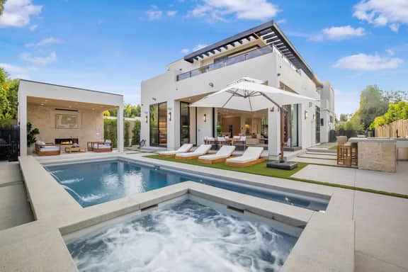 Amestoy Modern: Stunning 4BR Estate with Theater & Gym - Image 2