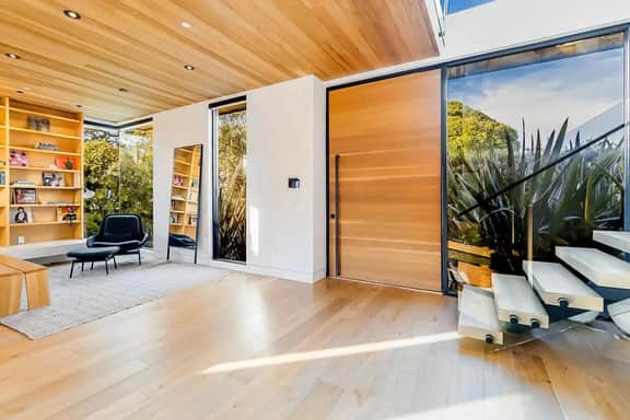 Sanborn Villa: Modern Venice Retreat with Rooftop Lounge and Pool - Image 3