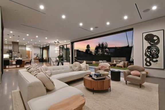 Round Valley Residence - Sherman Oaks Hillside Retreat with Pool and Spa - Image 3