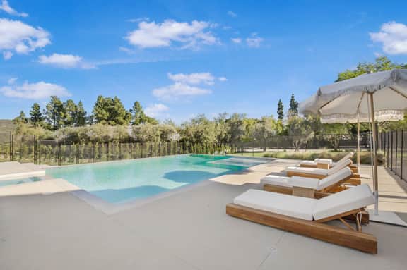Lechusa - Secluded Creative Compound: Luxury 2-Acre Estate w/ Studio & Pool - Image 2