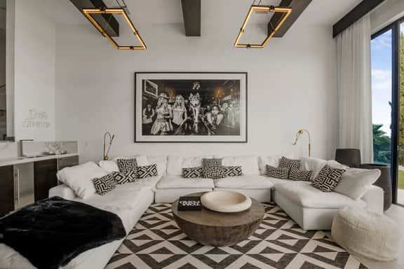 Beverly Crest: Ultra-Private BH Retreat w/ Infinity Pool & Skyline Vistas - Image 3