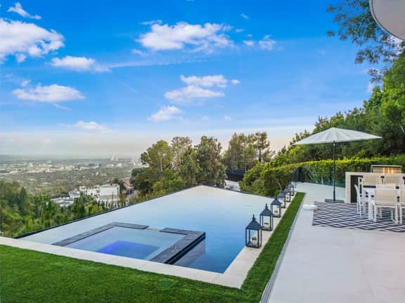 Beverly Crest: Ultra-Private BH Retreat w/ Infinity Pool & Skyline Vistas - Image 4