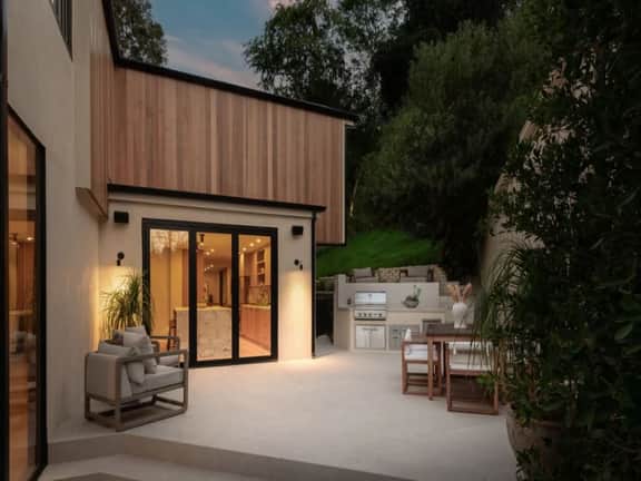 Oeste Avenue - Chic & Serene | Mid-Century Vibes - Image 2