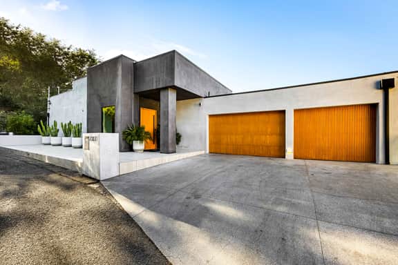 Caverna Estate - Luxury Hollywood Hills Estate w/ Pool, Spa & Panoramic Views - Image 2