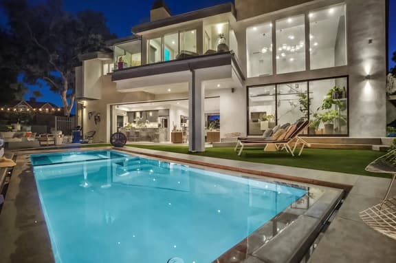 Troy Hill - Sleek & Modern Hollywood Hills Home with Stunning Views - Image 1