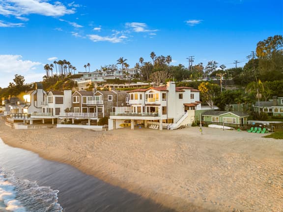 Escondido Escape - Modern Tri-level Mediterranean Beachfront Home - Image 1