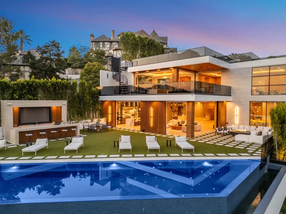 Somera Masterpiece - Breathtaking Views & High-End Amenities - Image 1