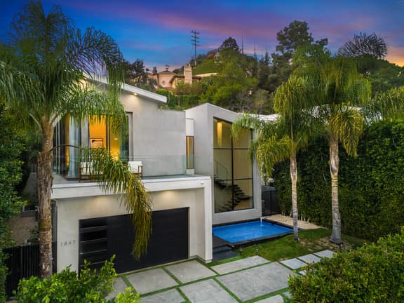 Coldwater Canyon - A Sophisticated & Elegant Estate - Image 1