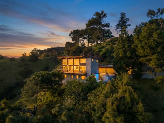Summitridge - An Elegant Estate with Unobstructed City and Ocean Views - Image 1