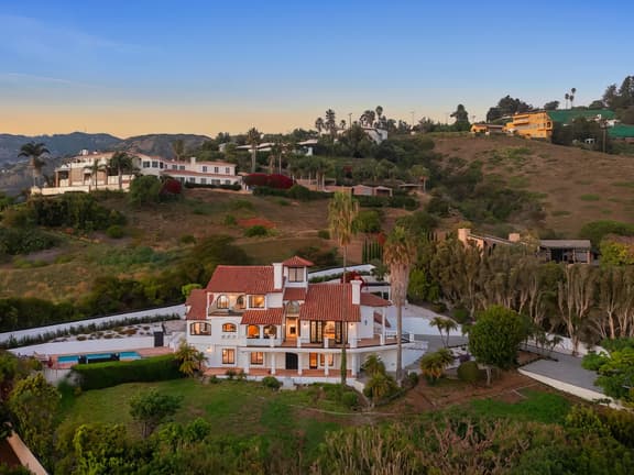 Villa Costera - Malibu Lookout Mediterranean with Multi-Level Living - Image 1