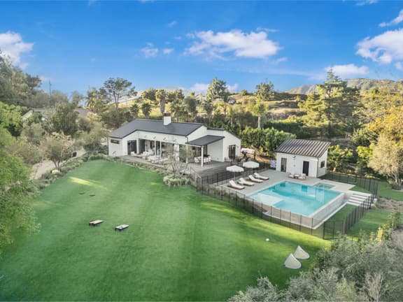 Lechusa - Secluded Creative Compound: Luxury 2-Acre Estate w/ Studio & Pool - Image 1