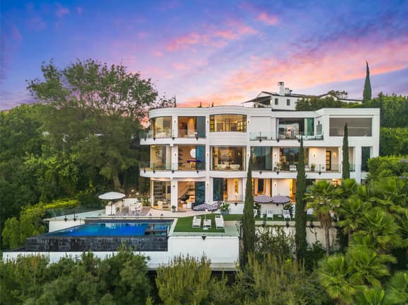 Beverly Crest: Ultra-Private BH Retreat w/ Infinity Pool & Skyline Vistas - Image 1