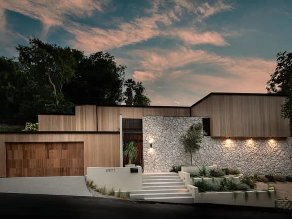 Oeste Avenue - Chic & Serene | Mid-Century Vibes - Image 1